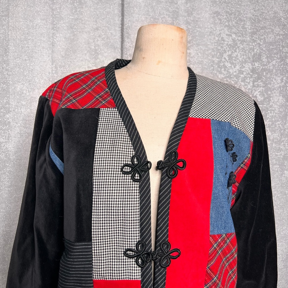 Chic‎ Patchwork Women's Blazer - Black, Red, and Blue - Picture 4 of 7